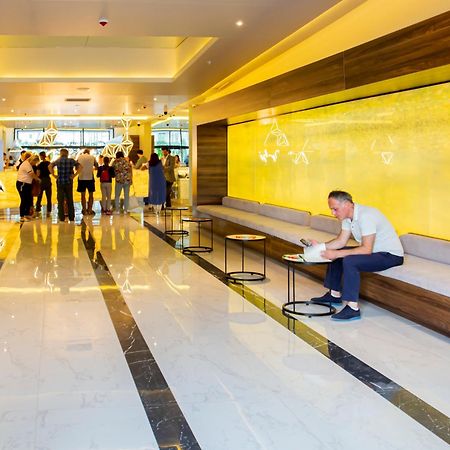 Orbi City Center Sea View Aparthotel Batumi Bagian luar foto