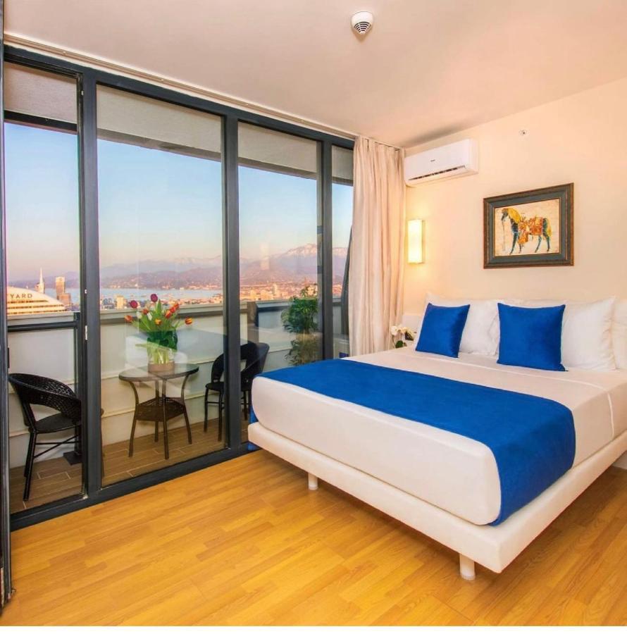 Orbi City Center Sea View Aparthotel Batumi Bagian luar foto