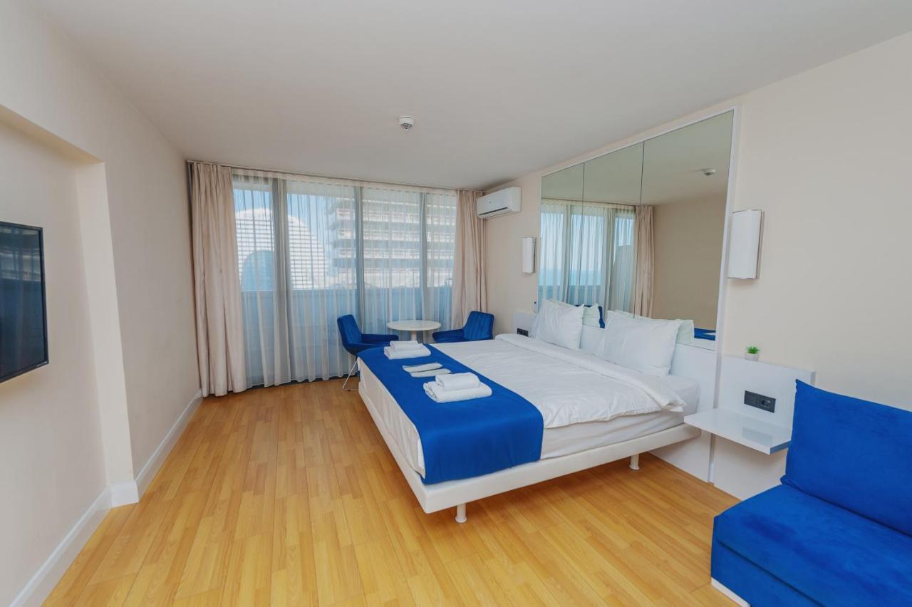 Orbi City Center Sea View Aparthotel Batumi Bagian luar foto