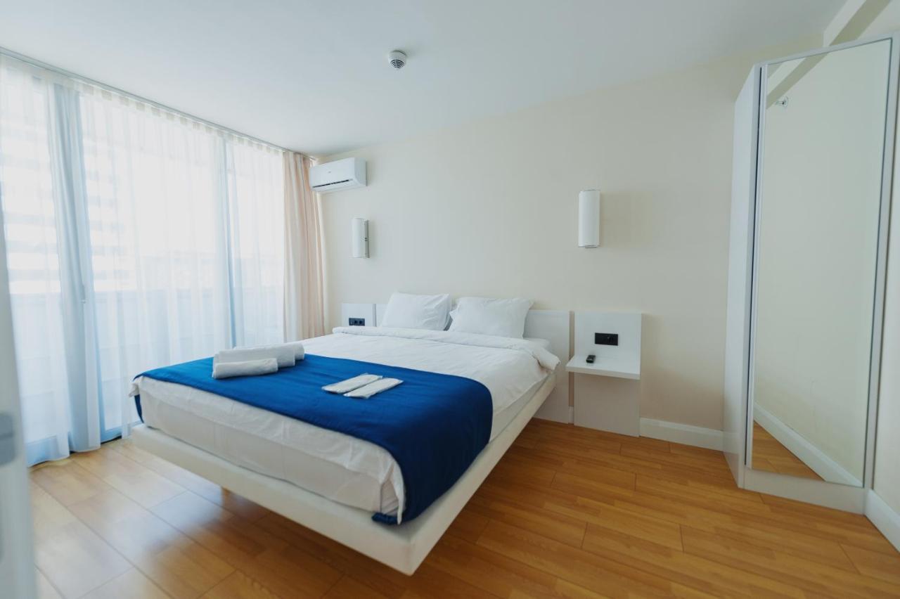 Orbi City Center Sea View Aparthotel Batumi Bagian luar foto
