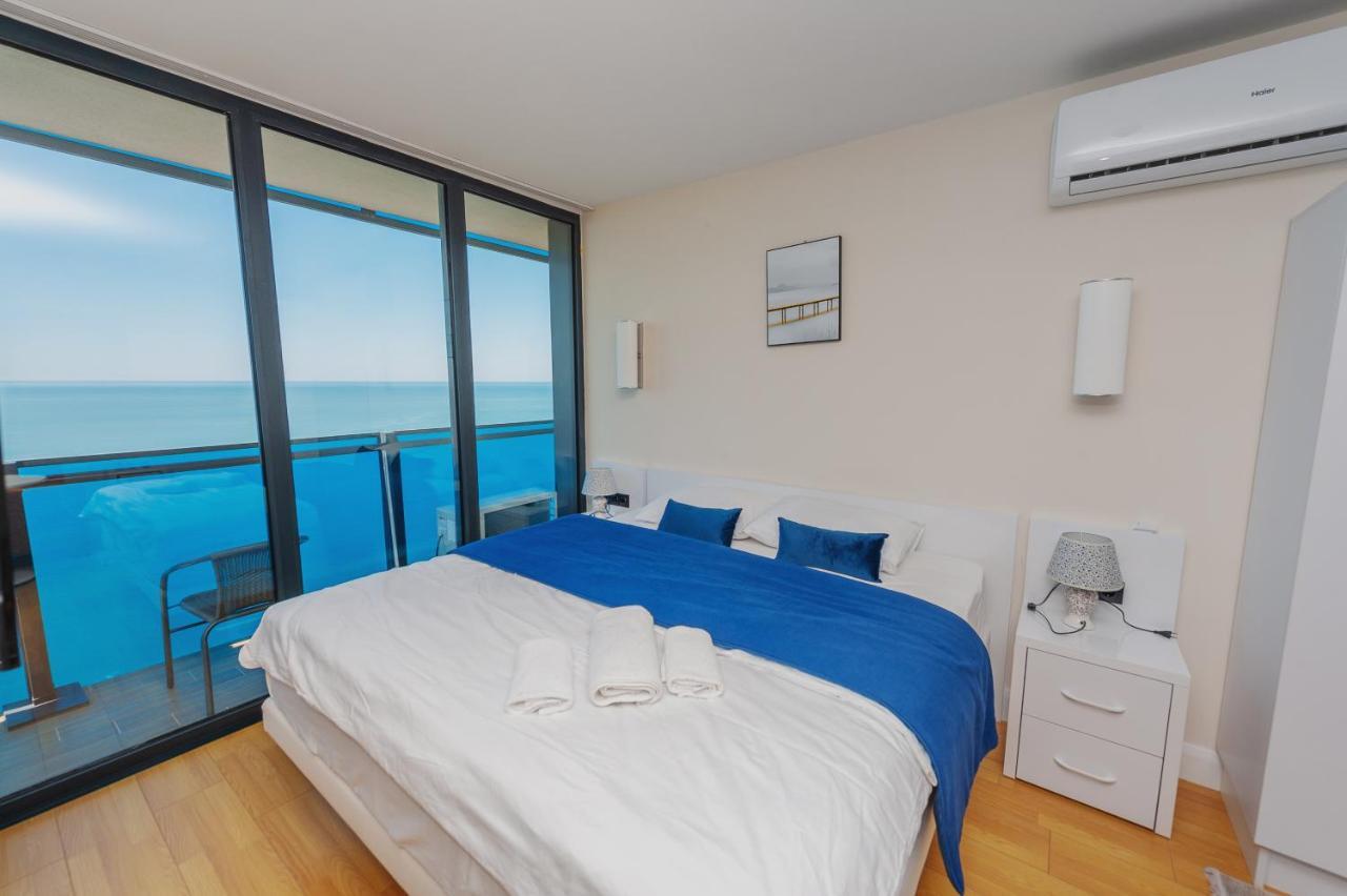 Orbi City Center Sea View Aparthotel Batumi Bagian luar foto