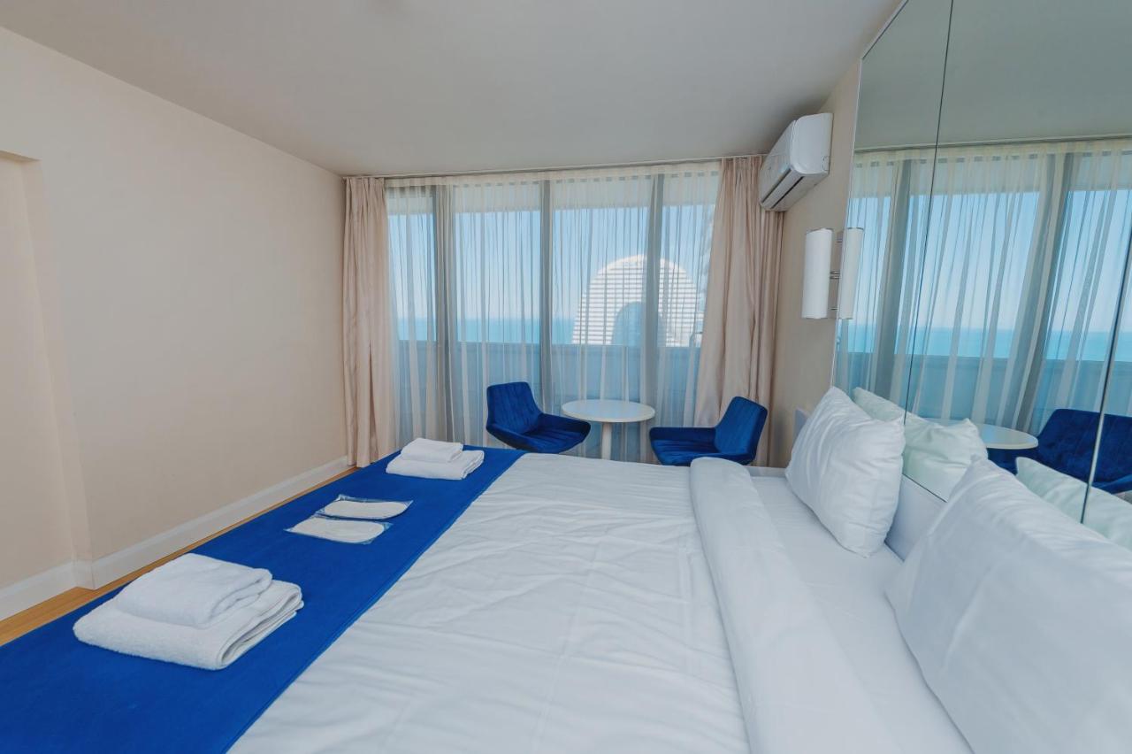 Orbi City Center Sea View Aparthotel Batumi Bagian luar foto