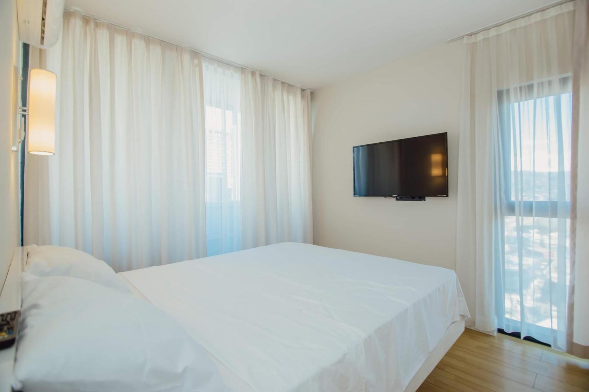 Orbi City Center Sea View Aparthotel Batumi Bagian luar foto