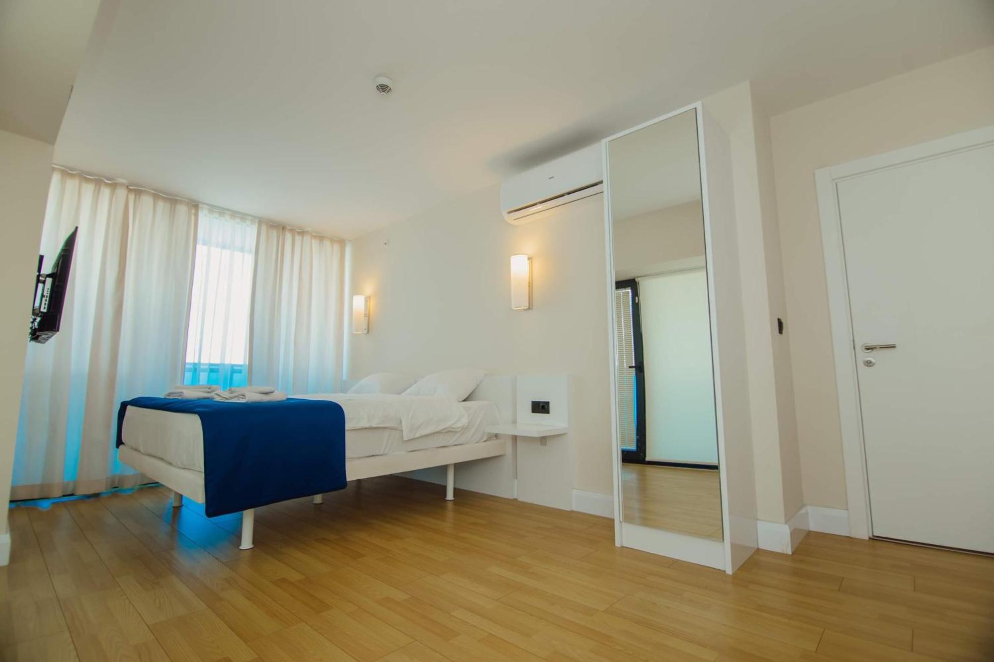 Orbi City Center Sea View Aparthotel Batumi Bagian luar foto