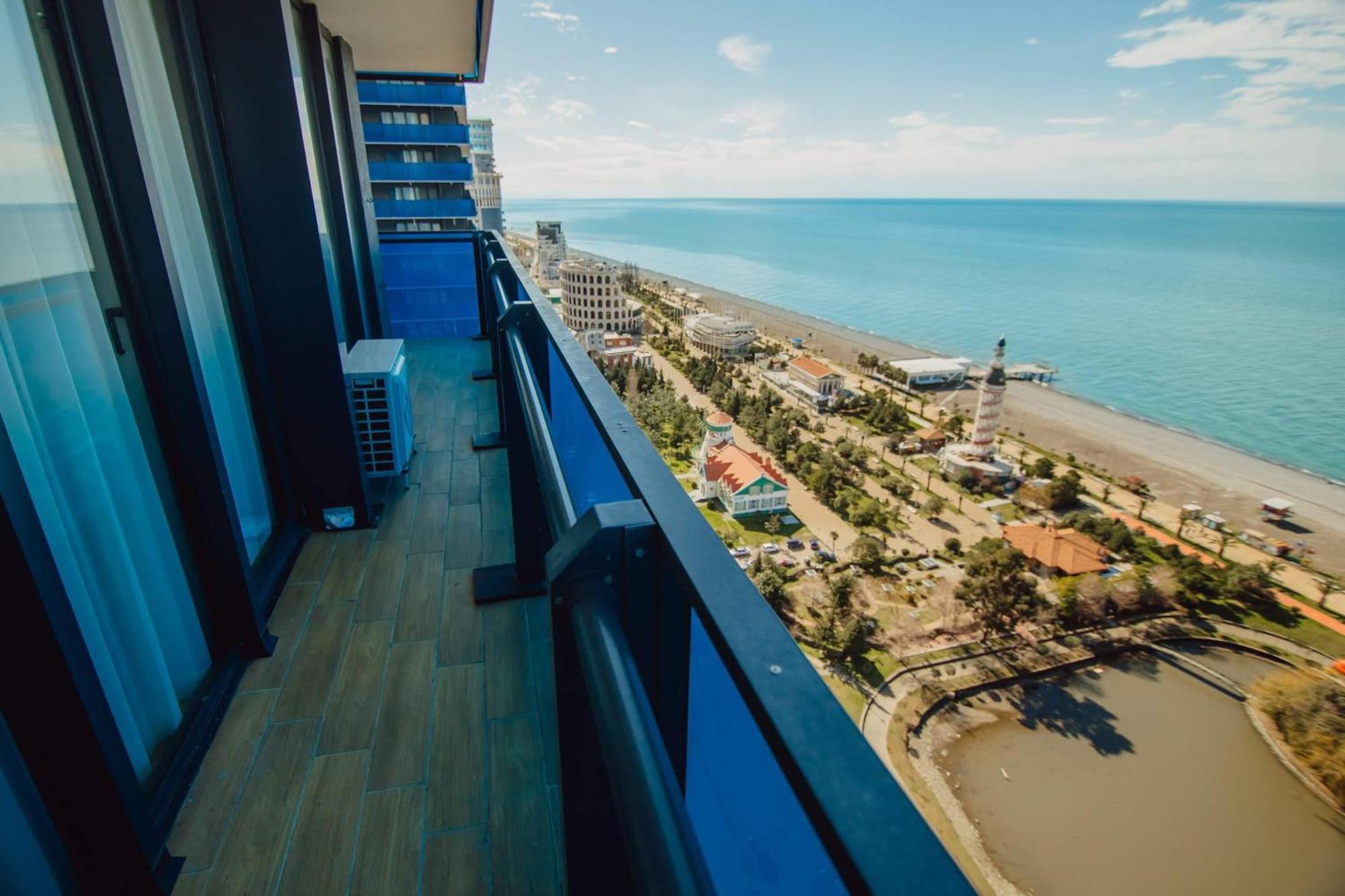 Orbi City Center Sea View Aparthotel Batumi Bagian luar foto
