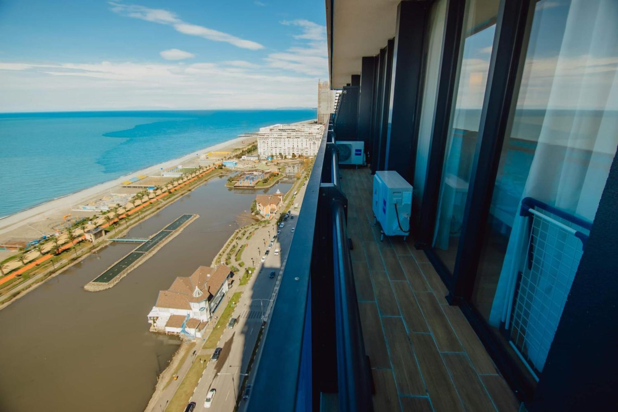 Orbi City Center Sea View Aparthotel Batumi Bagian luar foto