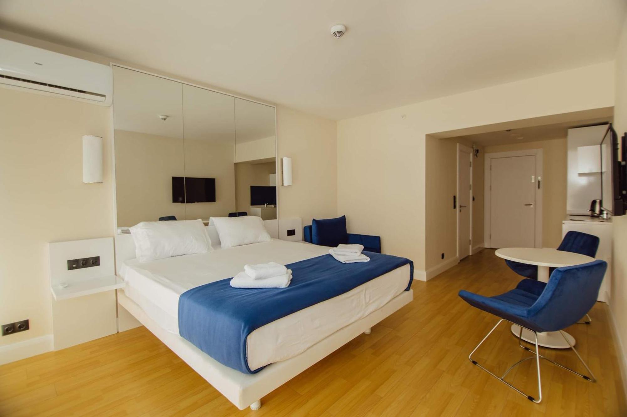 Orbi City Center Sea View Aparthotel Batumi Bagian luar foto