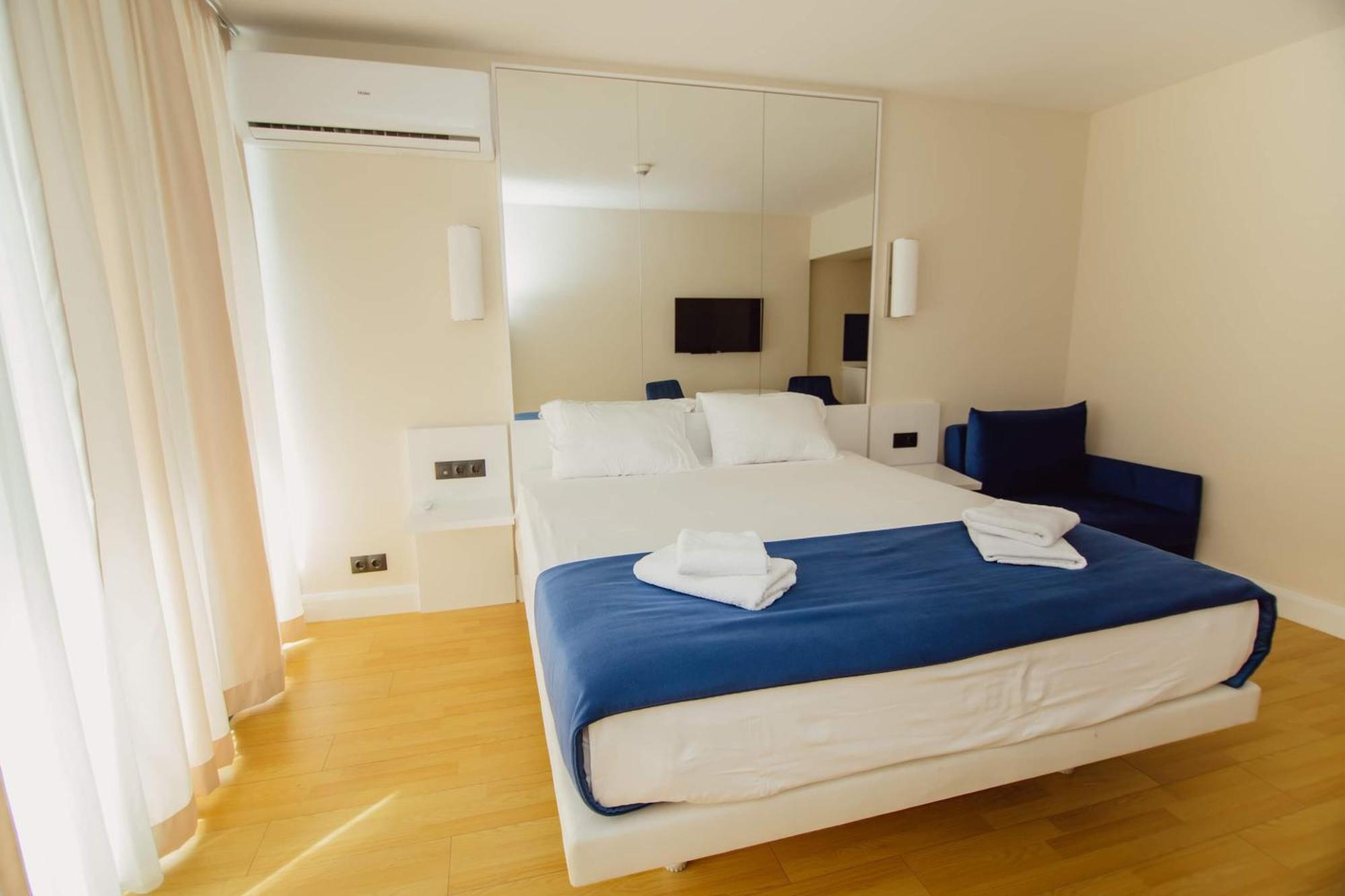 Orbi City Center Sea View Aparthotel Batumi Bagian luar foto