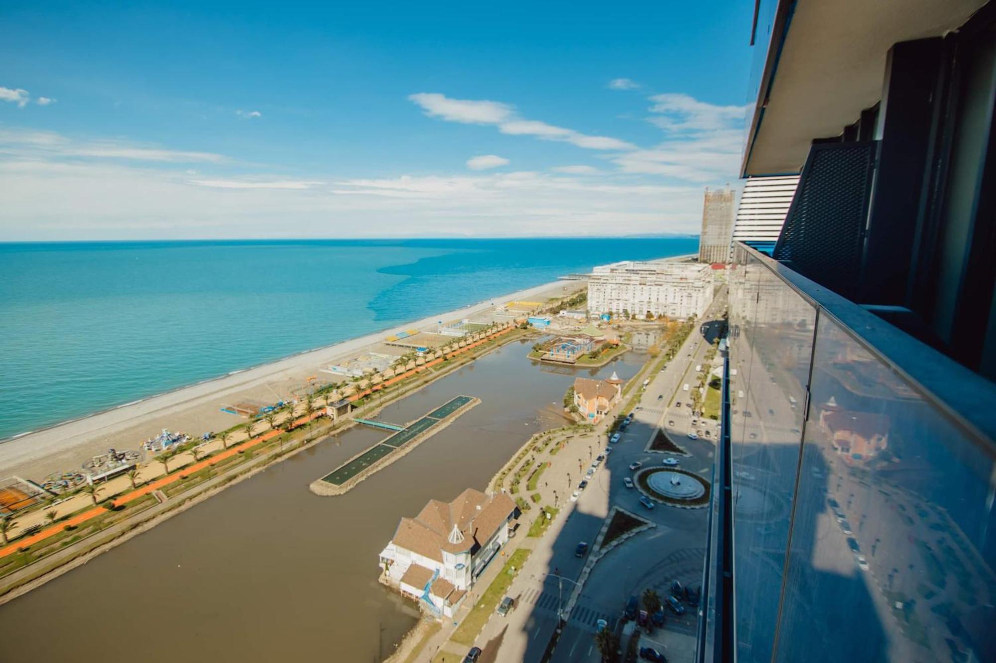 Orbi City Center Sea View Aparthotel Batumi Bagian luar foto