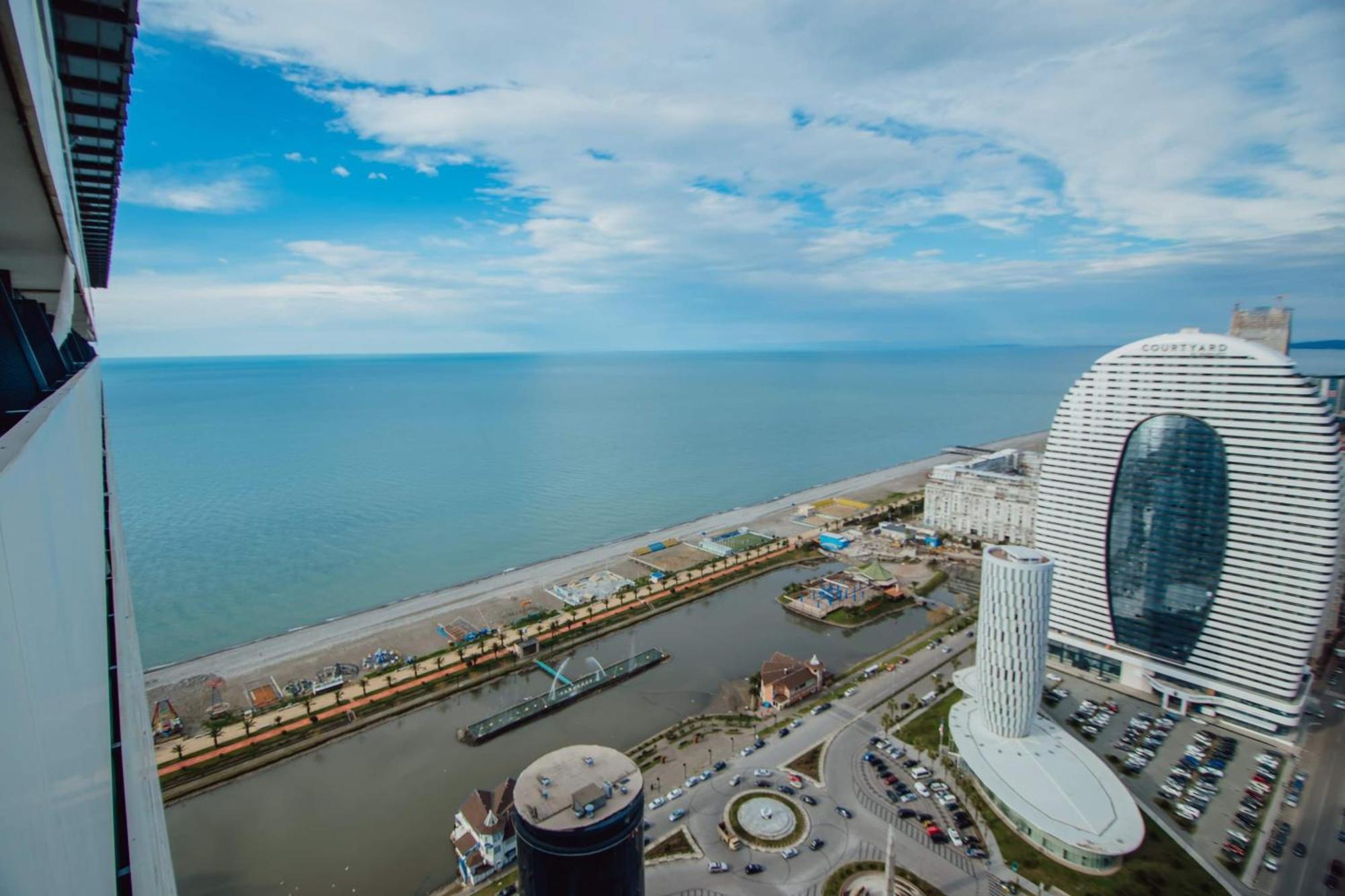 Orbi City Center Sea View Aparthotel Batumi Bagian luar foto