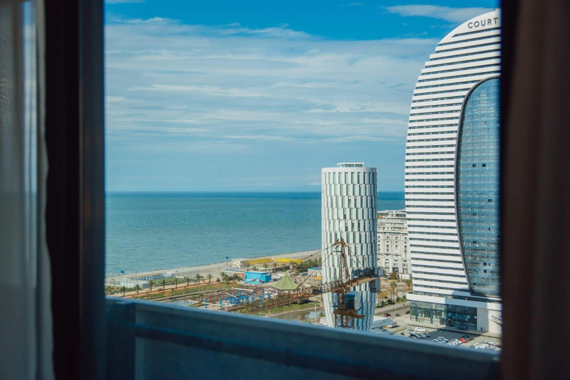 Orbi City Center Sea View Aparthotel Batumi Bagian luar foto