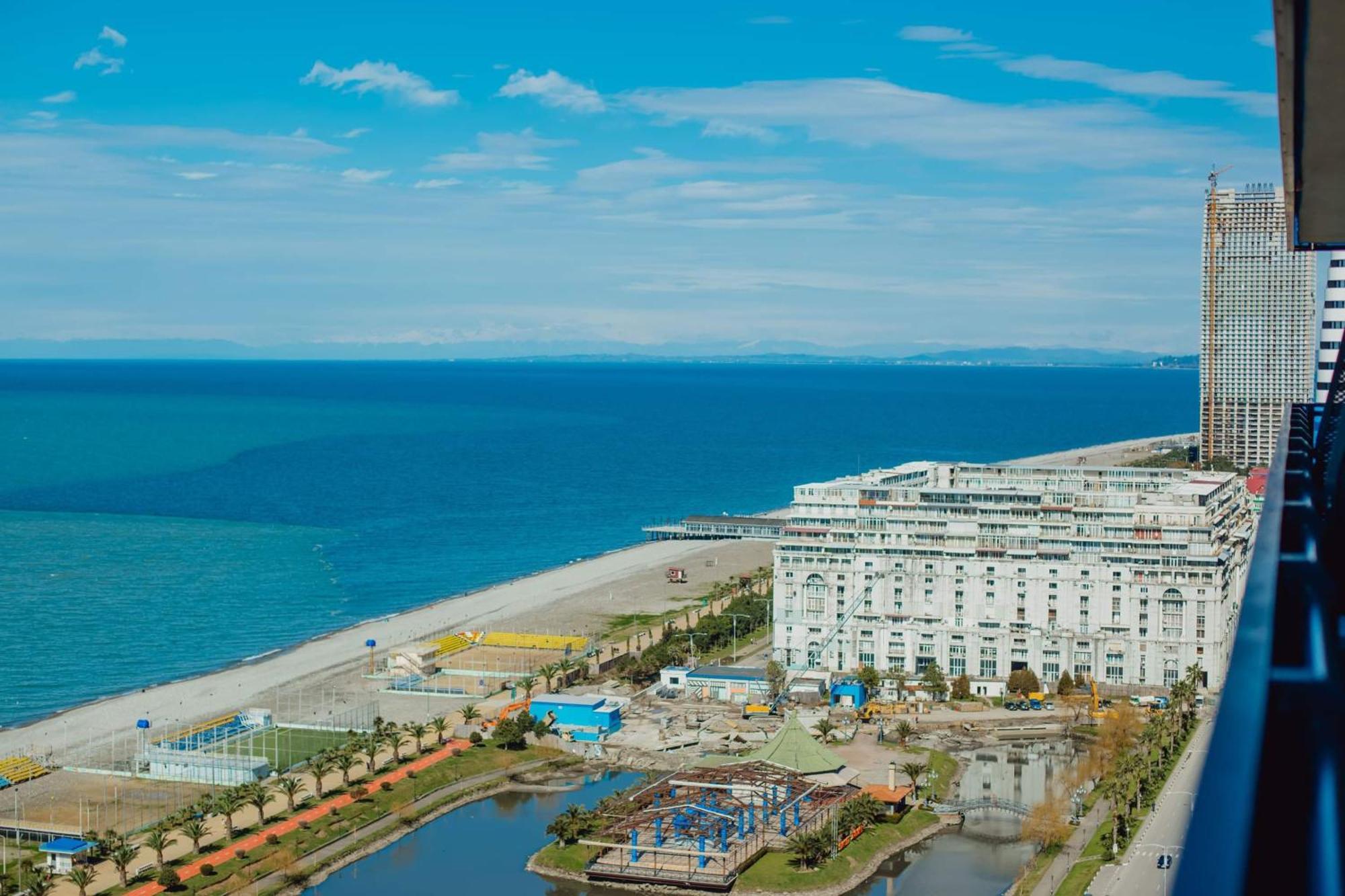 Orbi City Center Sea View Aparthotel Batumi Bagian luar foto