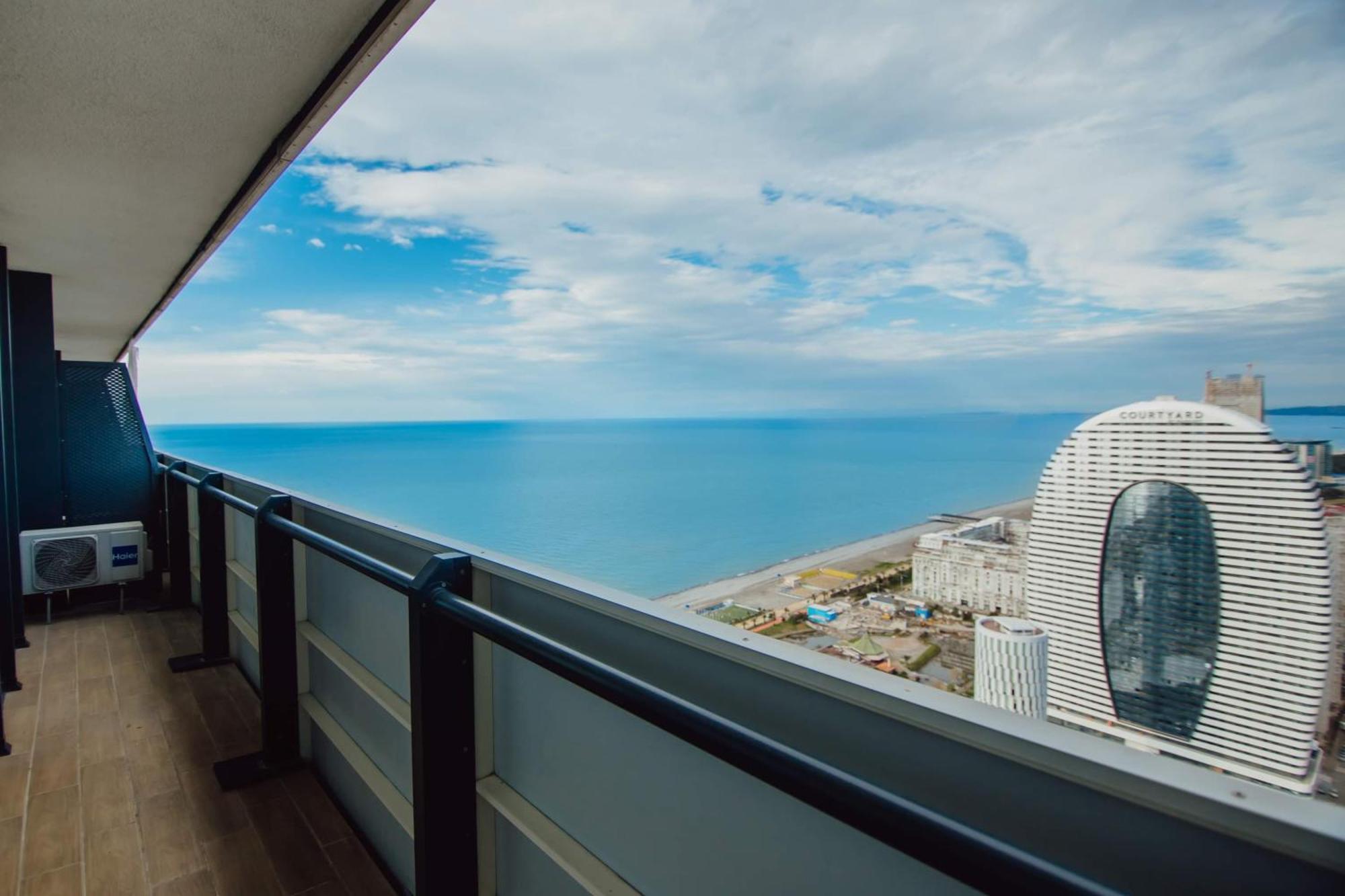 Orbi City Center Sea View Aparthotel Batumi Bagian luar foto
